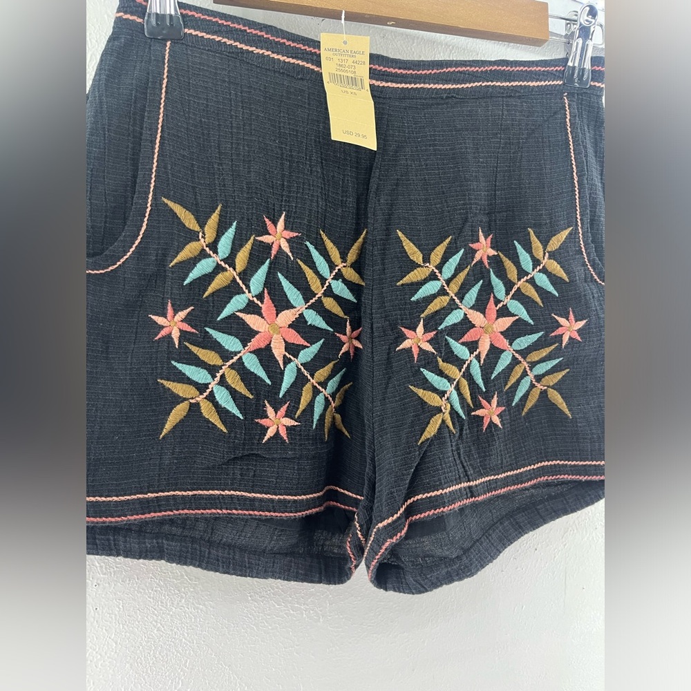 NWT Black Embroidered American Eagle Boho Shorts XS - Picture 2 of 6
